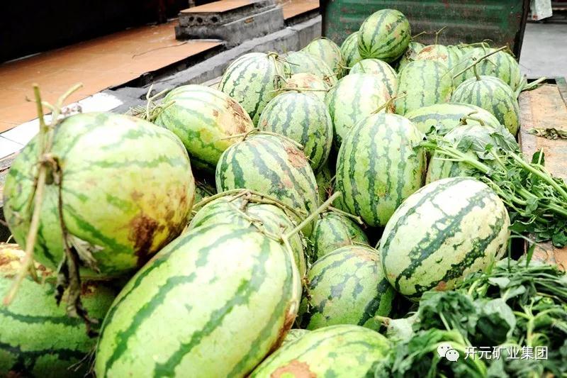 買下一整車西瓜，讓瓜農(nóng)早點回家